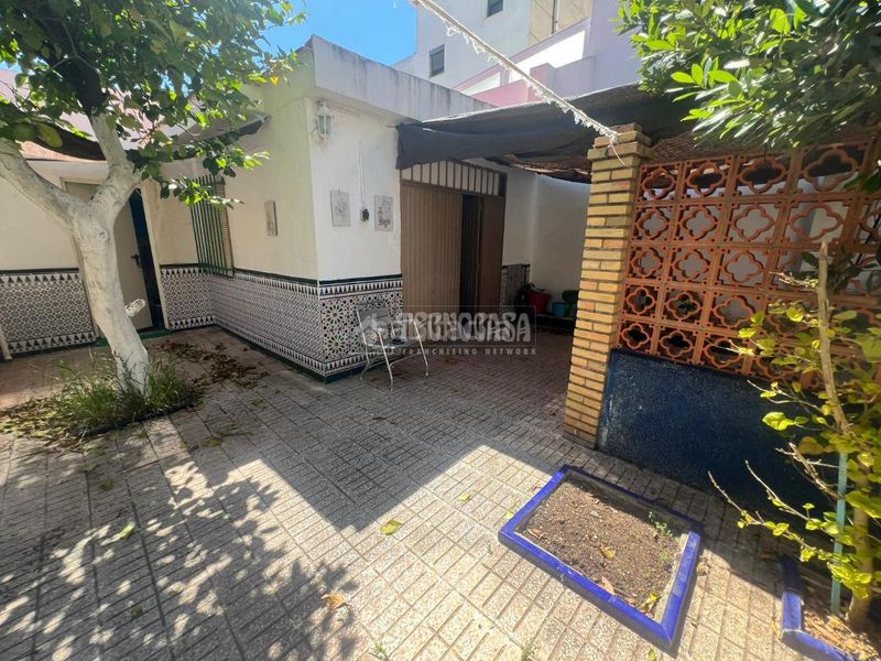 Foto 9880b110-19c1-42b4-905d-b1e06768f170. Casa a Valencina de la Concepción
