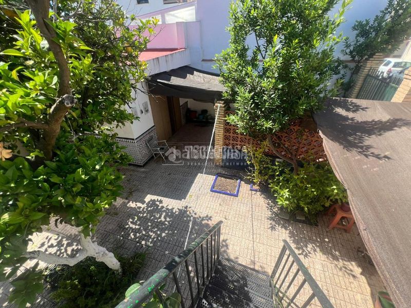 Foto cd0b6bf2-b7fb-4aee-96ac-d1b141d98de0. Casa a Valencina de la Concepción