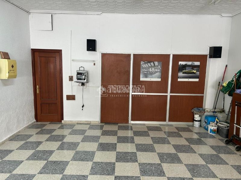 Foto 5d547ff0-b7f2-43f9-8a68-e674e8afec13. Local comercial amb calefacció a El Cerro Sevilla