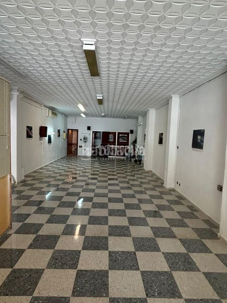 Foto d986ee4d-aa4c-4d56-83c4-7b51754e2511. Local comercial amb calefacció a El Cerro Sevilla