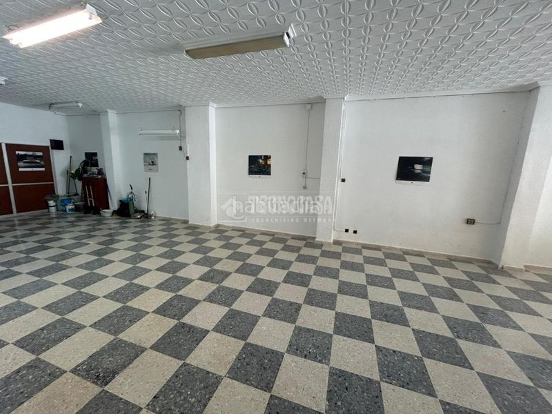 Foto dddb6f67-a3fd-47a4-88d4-00f1adfd7e59. Local comercial amb calefacció a El Cerro Sevilla