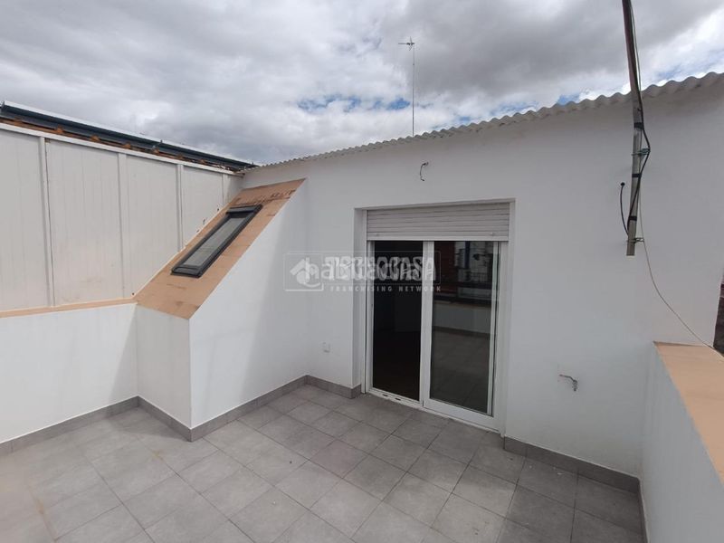 Foto 4c71ed93-48aa-47a8-bfff-f6034afb8a00. Casa aparellada a El Cerro Sevilla