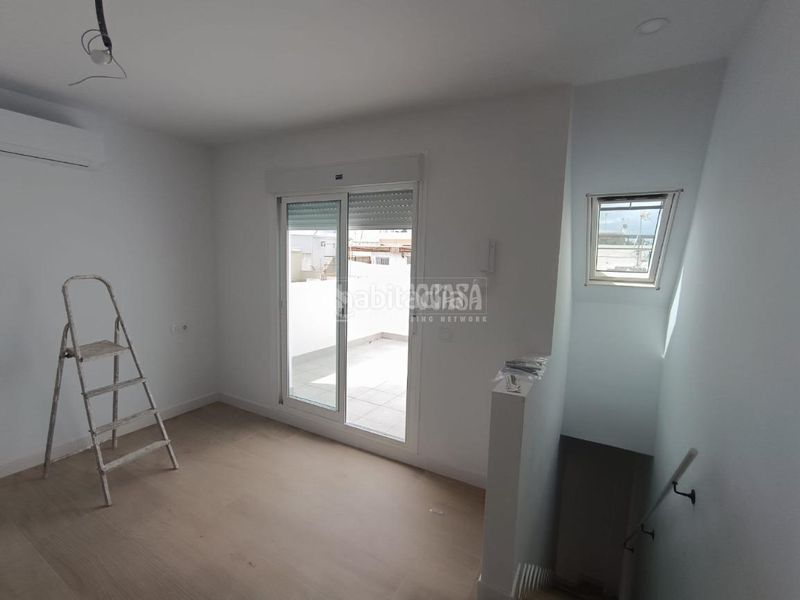 Foto 718e2b1b-da46-46e6-a022-d3ae8e3a9f23. Casa aparellada a El Cerro Sevilla