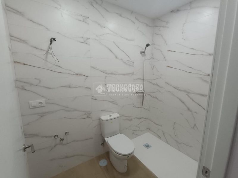Foto b77de8c0-7be6-4945-bd0c-079d2dd3ca0e. Casa aparellada a El Cerro Sevilla