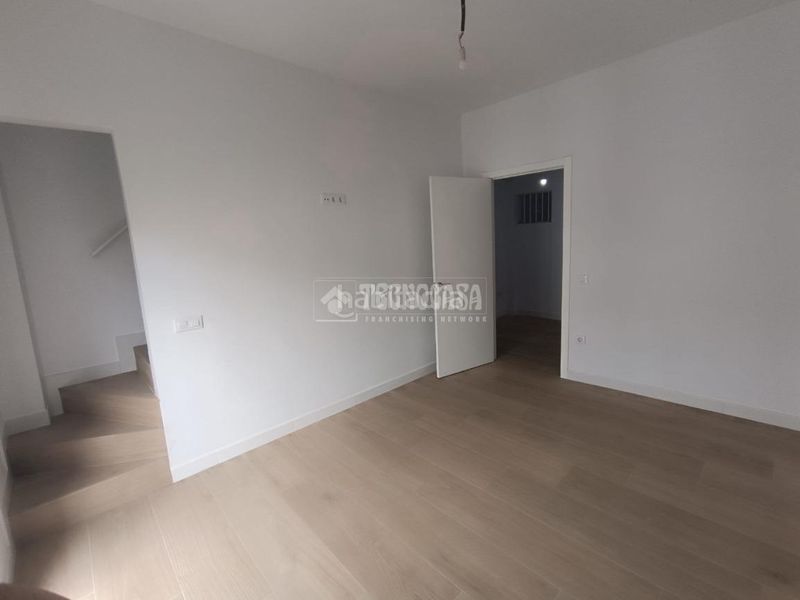 Foto bbdbad04-2074-4bed-a44b-45bcb8b6044a. Casa aparellada a El Cerro Sevilla