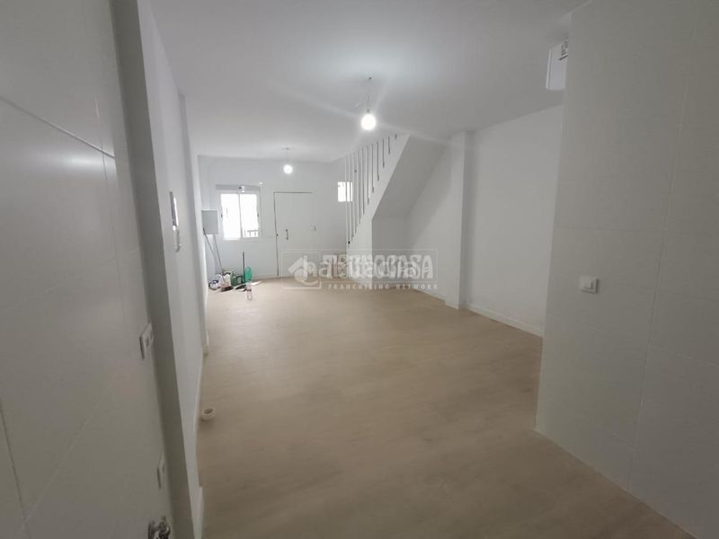 Foto c4e41688-4780-4da3-8e2f-9794e2495639. Casa aparellada a El Cerro Sevilla