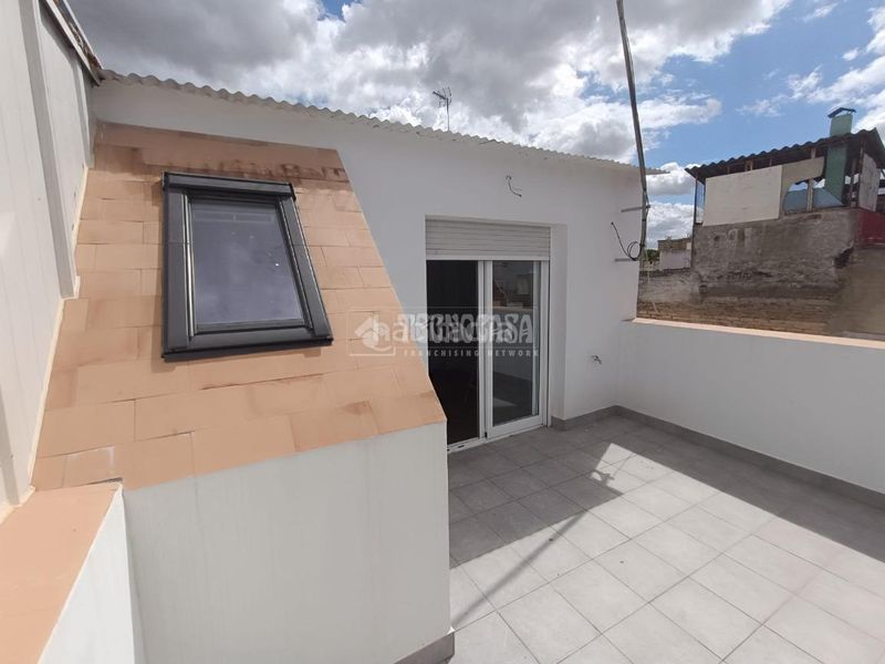 Foto c81b3efd-2181-4c2f-861d-e600d7fd04ff. Casa aparellada a El Cerro Sevilla
