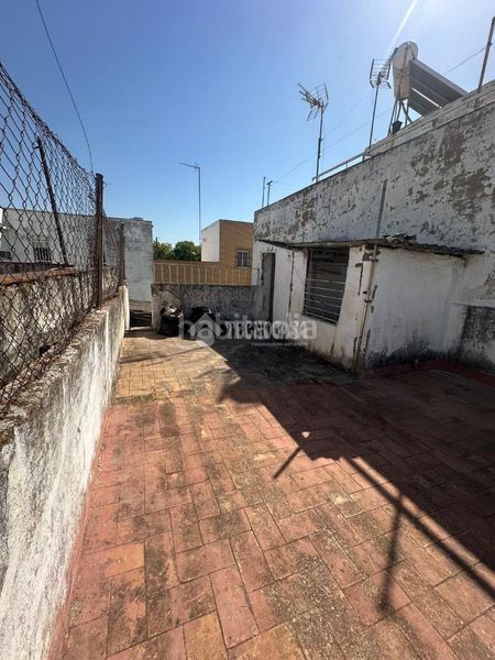 Foto 0167b24a-492e-4c18-8370-ef918ba14fe3. Casa aparellada a El Cerro Sevilla