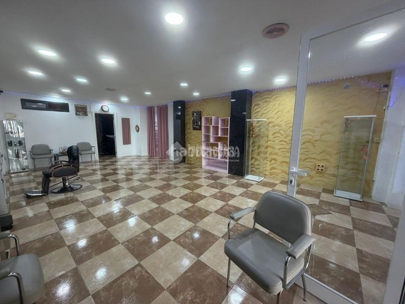 Foto 38173bd4-04da-4dce-9ad1-810f36aa5bd6. Local comercial a La Plata Sevilla