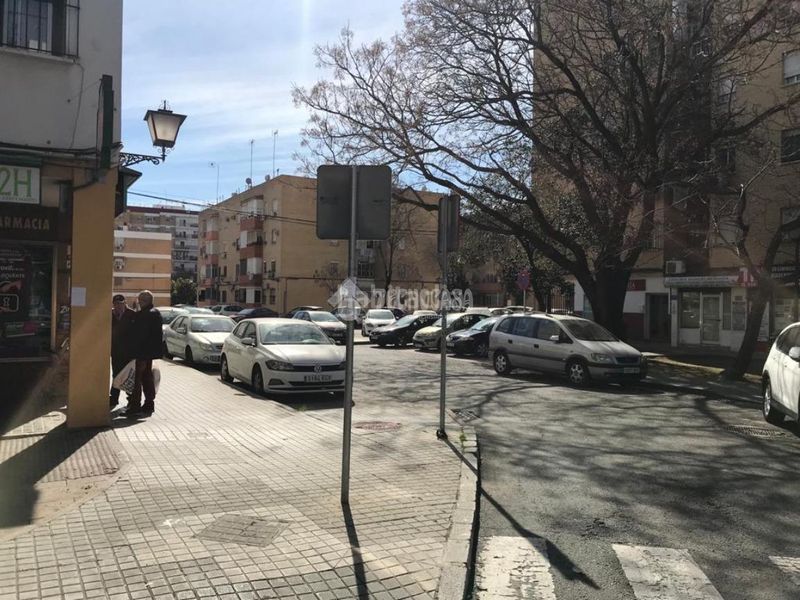 Foto cbeeccb7-d9ba-4c27-8c8a-0bc7aab25ab7. Local comercial a La Plata Sevilla
