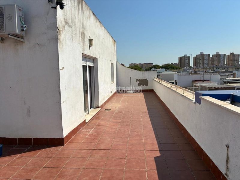 Foto dc79f473-c1d9-48f2-9a1f-2229c02a4e37. Lloguer àtic amb piscina a El Cerro Sevilla