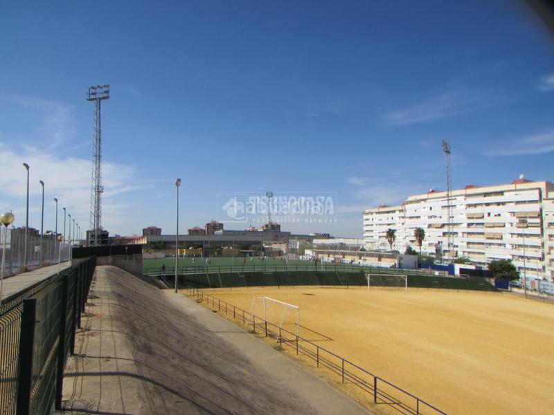 Foto f7eda64e-d6a4-4abc-bbd4-a616f1fcc414. Location local commercial dans El Cerro Sevilla
