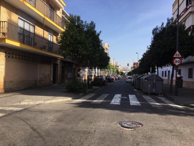 Foto 44bff19c-a375-438a-a7b4-bf5f40e63886. Location local commercial dans El Cerro Sevilla