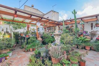 Casa  N/a. Casa en venta en la zubia