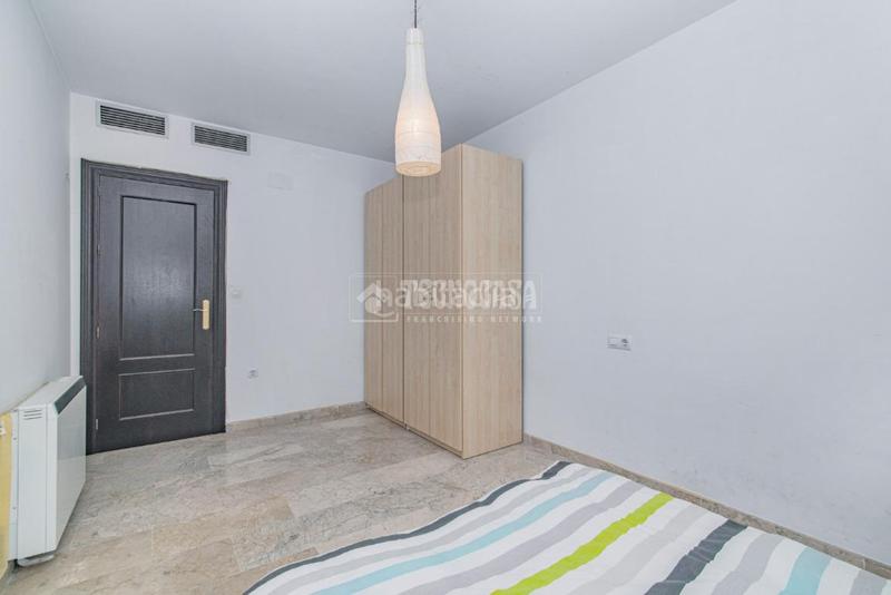 Foto 8c2893c5-f89c-4065-9aa5-66649e517e38. Piso  en venta en la zubia en La Zubia Ciudad Zubia (La)