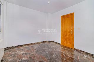 Casa aparellada a La Zubia Ciudad. Casa en venta en la zubia
