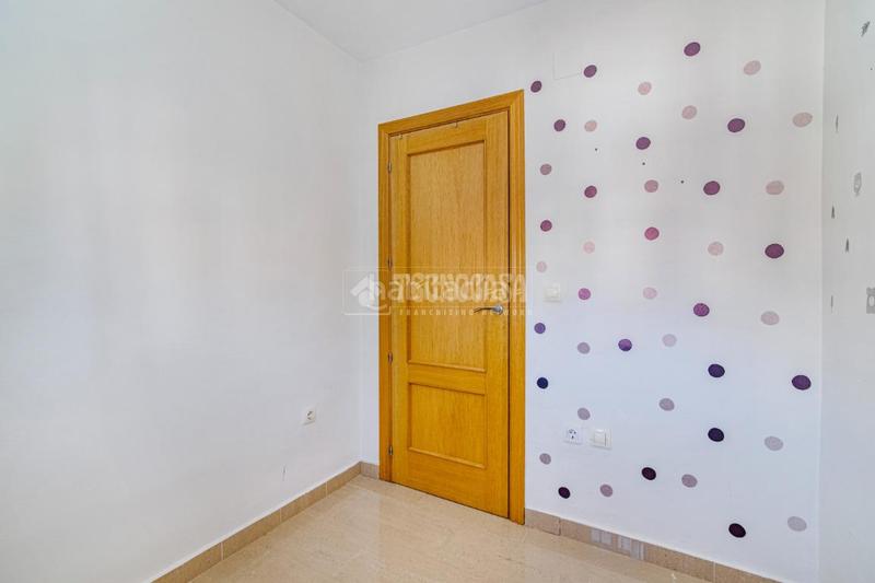 Foto 9c44a3ef-f320-4c56-9e26-00dbde7fe368. Piso  en venta en la zubia en La Zubia Ciudad Zubia (La)
