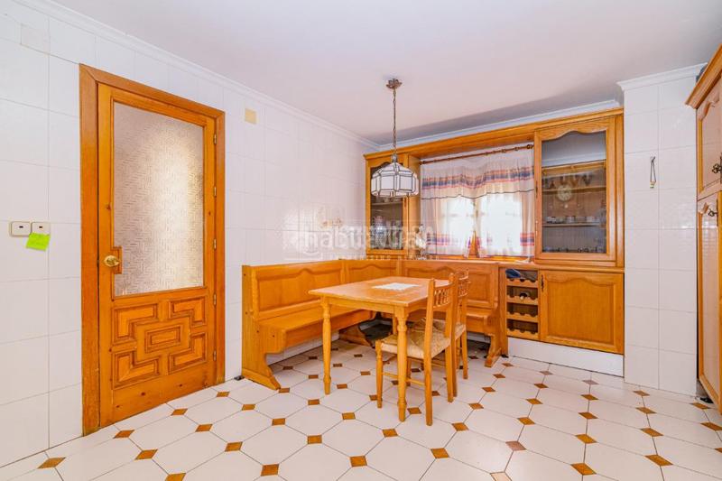 Foto 0b1f9a74-fe8b-4727-8155-b2a13d06466a. Maison avec chauffage parking piscine dans Altos de la Zubia Zubia (La)