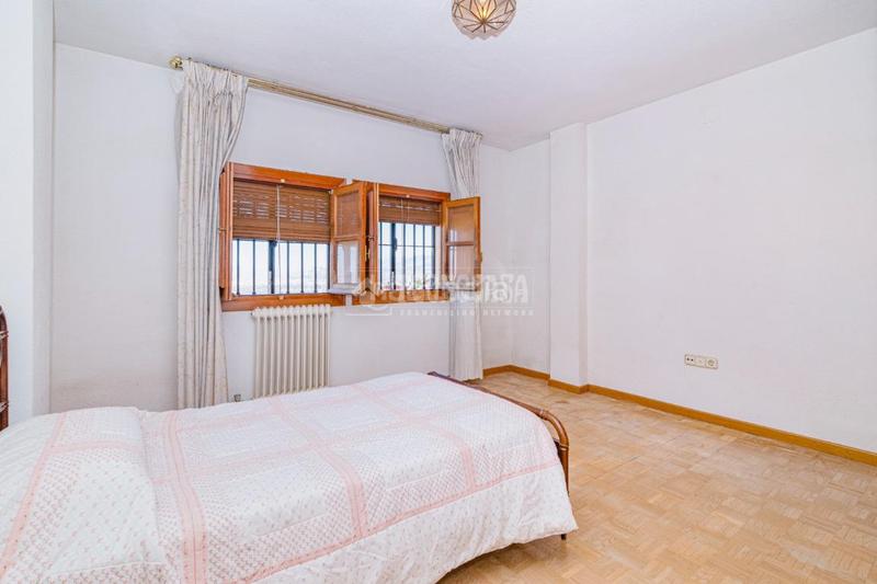 Foto 6b3ba9af-a1a7-4a46-9683-b58bd7cfbf0f. Maison avec chauffage parking piscine dans Altos de la Zubia Zubia (La)