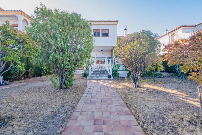 Foto 78a2e89c-c6b5-4f47-8bc3-69d90f13acd9. Maison avec chauffage parking piscine dans Altos de la Zubia Zubia (La)