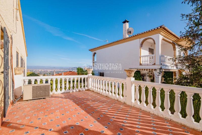 Foto 8c4fb11c-58d1-4f95-89db-f15f224bdc2a. Maison avec chauffage parking piscine dans Altos de la Zubia Zubia (La)