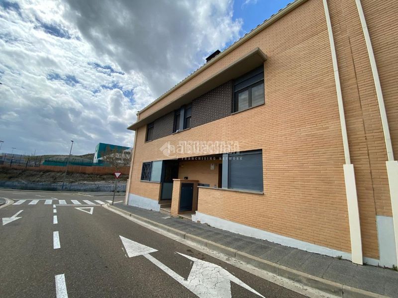 Foto 41e9eadf-a065-4e55-a354-e14528408cb8. Casa aparellada amb calefacció a Cuarte de Huerva