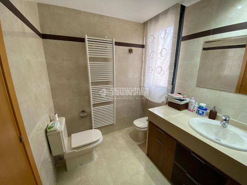 Foto b5717644-c908-4499-82e8-7392fb45b888. Casa aparellada amb calefacció a Cuarte de Huerva