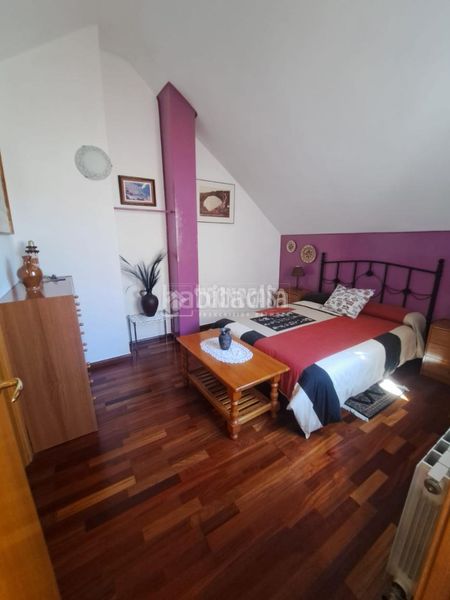 Foto 10d95095-8f53-4bd3-a1ec-52571973b14b. Casa aparellada amb calefacció aparcament a María de Huerva