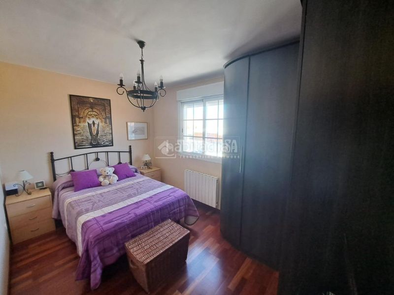 Foto 54c9b93b-e0b4-44c5-8a3c-86b3a1ccc080. Casa aparellada amb calefacció aparcament a María de Huerva