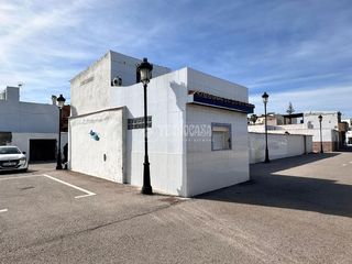 Casa aparellada a Puerto de la Duquesa. Casa en venta en manilva