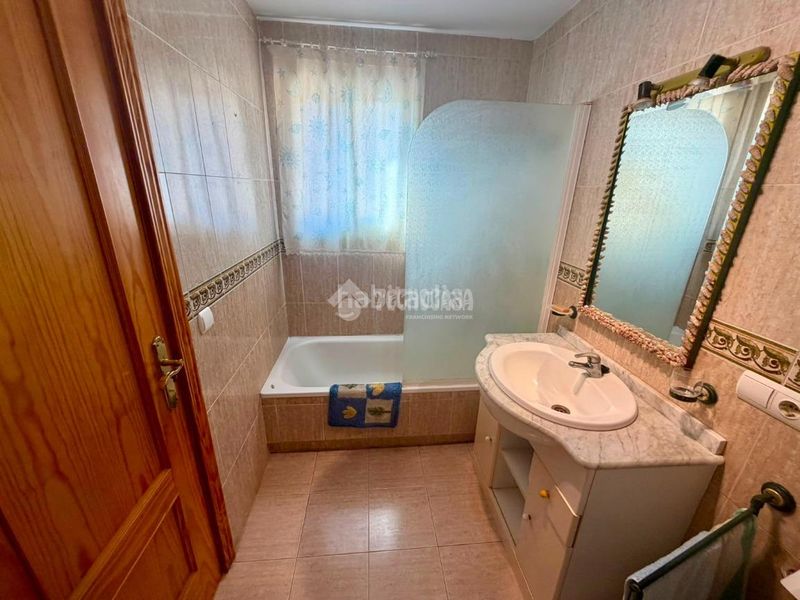 Foto ec6e2452-7205-4ac0-8b55-5c8cdacff7c7. Casa aparellada a Manilva pueblo Manilva