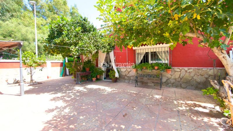 Foto 0b8ddbe9-b2a6-4282-b418-e606204a5718. Casa aparellada amb aparcament a Barrios (Los)