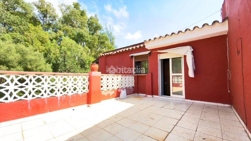 Foto 281bf017-7843-4087-90c5-7a2c0b312679. Casa aparellada amb aparcament a Barrios (Los)