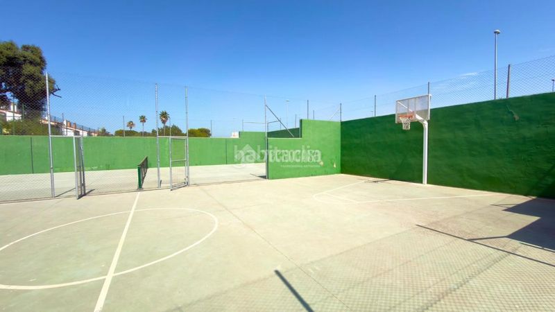 Foto 52905f16-d901-4816-a16c-4c05871a16d2. Casa aparellada amb aparcament a Barrios (Los)