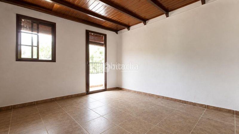 Foto b2739d75-f2ea-4c72-bdfe-808666327b7f. Casa aparellada amb aparcament a Barrios (Los)