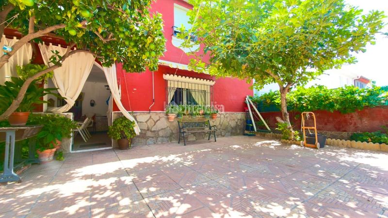 Foto eda586de-84aa-49f8-958c-21a8a47c13e1. Casa aparellada amb aparcament a Barrios (Los)