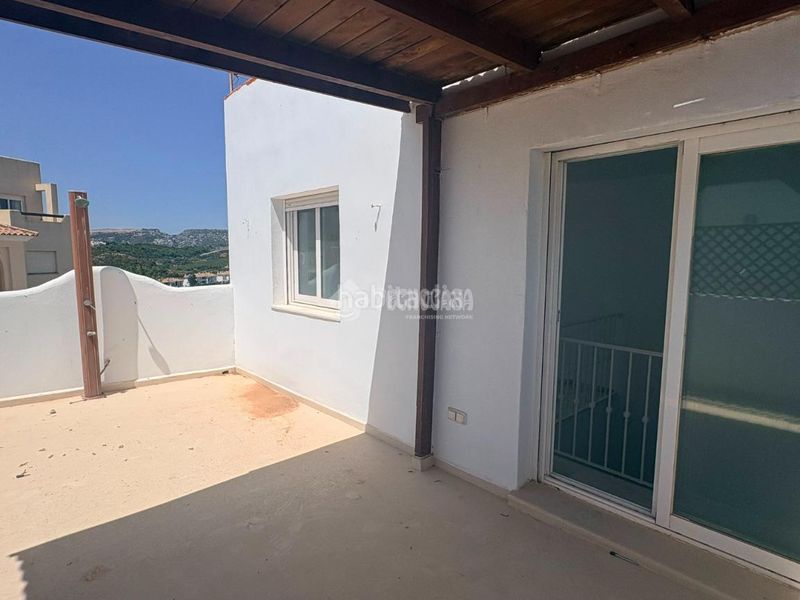 Foto 3db565cb-4ba7-4fab-8dea-3c0b43fb2571. Àtic amb aparcament piscina a bahía de Casares Casares