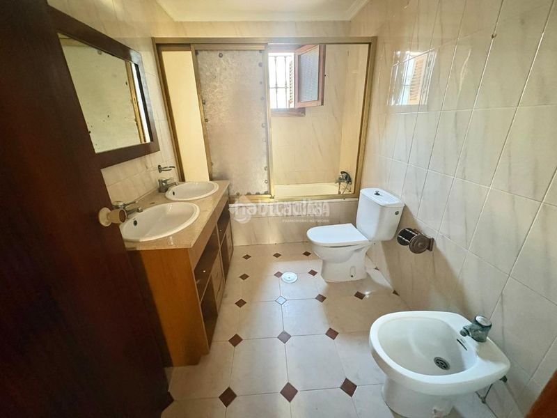 Foto aef4e942-1d8a-4925-92d6-59b313d676e5. Casa aparellada a Puerto de la Duquesa Manilva
