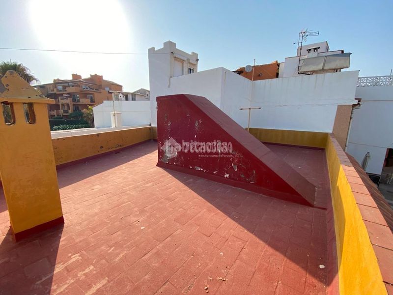 Foto c9ebb838-59a3-4690-b8ff-f44559f905c4. Casa aparellada a Puerto de la Duquesa Manilva