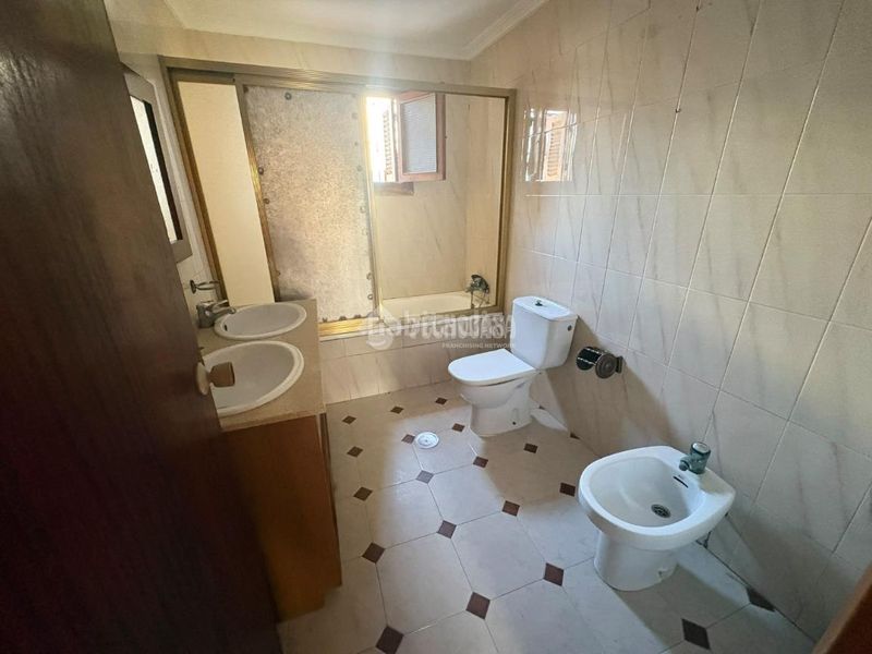 Foto e425fa68-c720-4cd6-b7eb-e6cfeecde8c3. Casa aparellada a Puerto de la Duquesa Manilva
