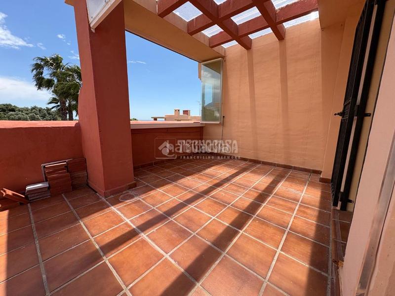 Foto 7ec74aff-b1b3-4854-85fa-b5d72848a2a1. Casa aparellada a La Duquesa Manilva