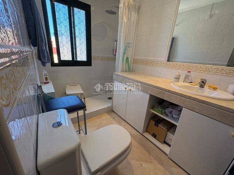 Foto a08ca081-451c-4d89-b625-1e6332fe6739. Casa aparellada a La Duquesa Manilva