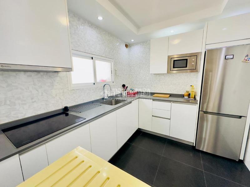 Foto 6ff4fc1b-8a8f-4bd1-8da5-5a23ce9d124a. Casa pareada casa en venta en Manilva pueblo Manilva