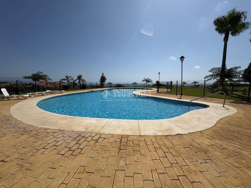 Foto 146c6560-bfef-4776-98c9-e7767df4ad1e. Piso  en venta en san luis de sabinillas en Alcorrín Manilva