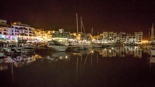 Maison à Puerto de la Duquesa. Casa en venta en manilva