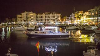 Locale commerciale in Puerto de la Duquesa