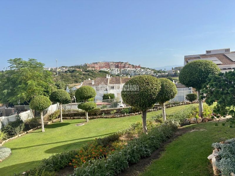 Foto ceab418a-8c72-4389-a831-b8b47dff7bdd. Pis amb aparcament piscina a El Castillo Manilva