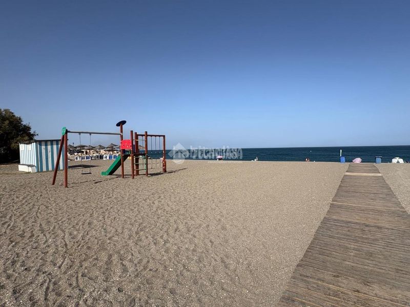 Foto f721a197-2ba9-47b2-8e2f-7b70b028af64. Pis amb aparcament a El Castillo Manilva