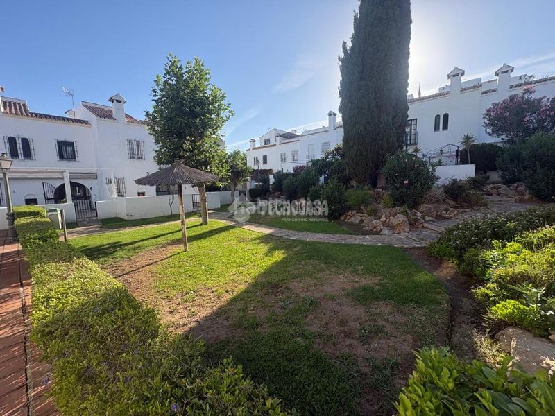 Foto 18c20501-5718-4359-ae79-8d06c4eb5f36. Casa aparellada amb piscina a marina de Casares Casares