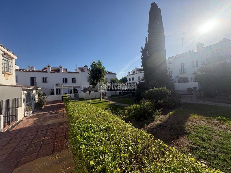 Foto a24734cb-852f-423b-bf35-b1fa033e819d. Casa aparellada amb piscina a marina de Casares Casares